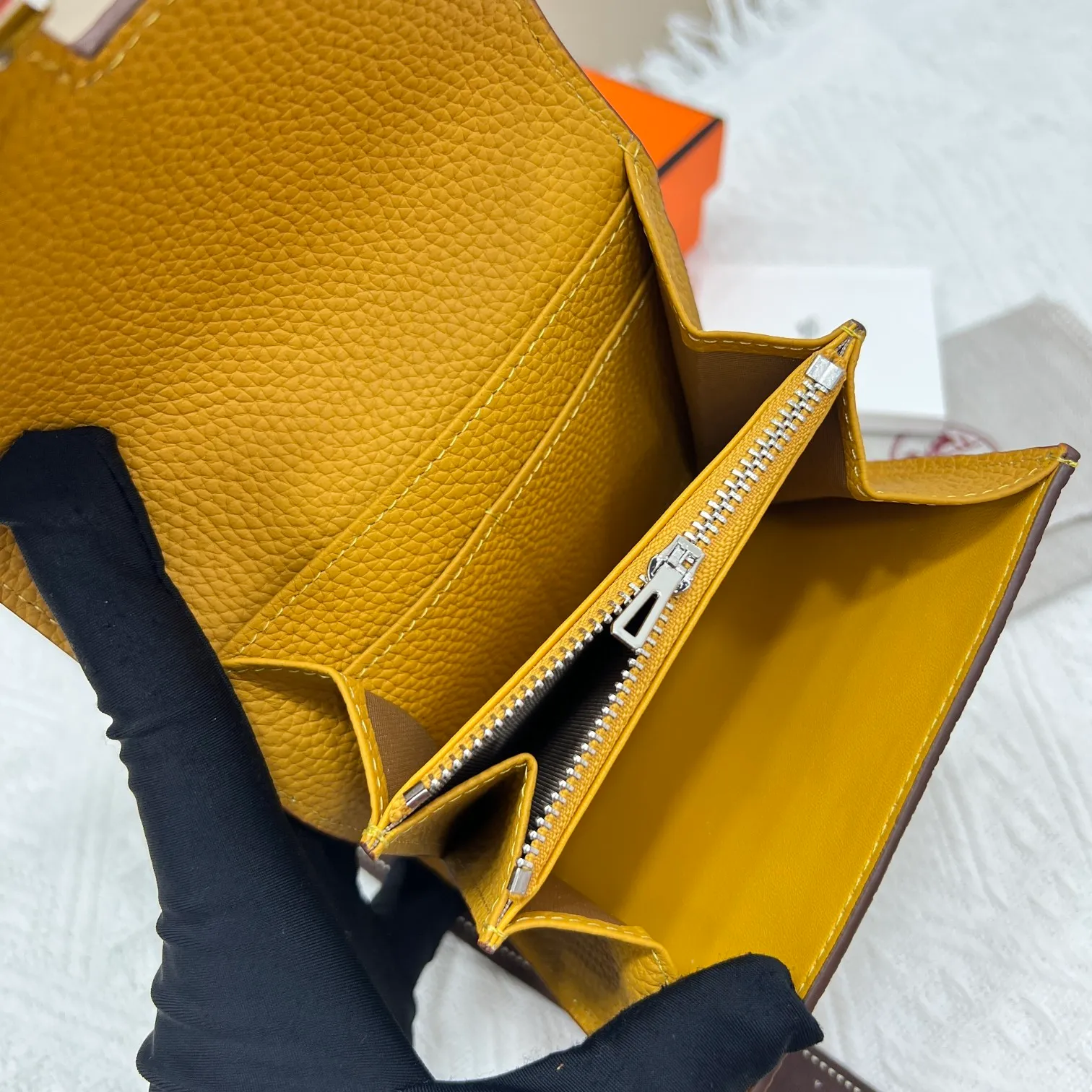 All categories Hermès wallet (Hermès) Hermès 537 pebbled silver buckle