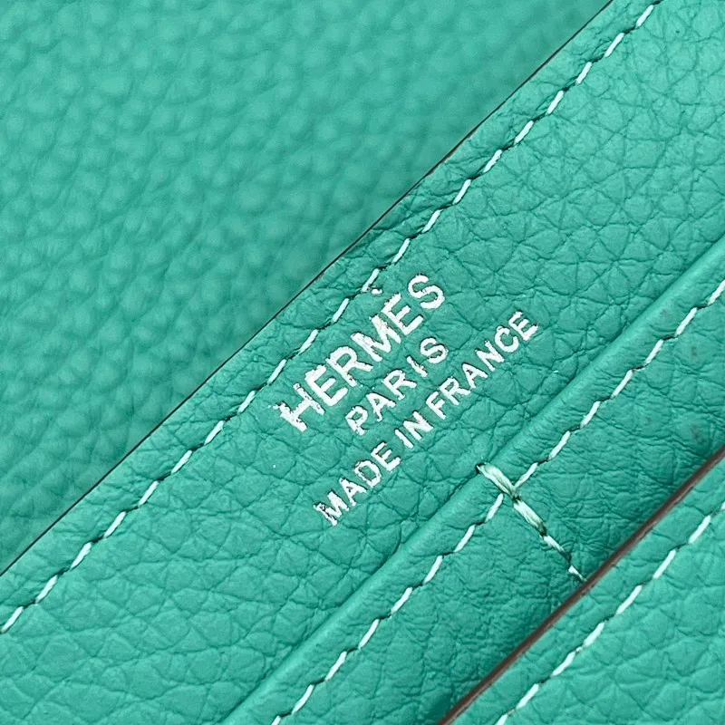 All categories Hermès wallet (Hermès) Hermès 537 pebbled silver buckle