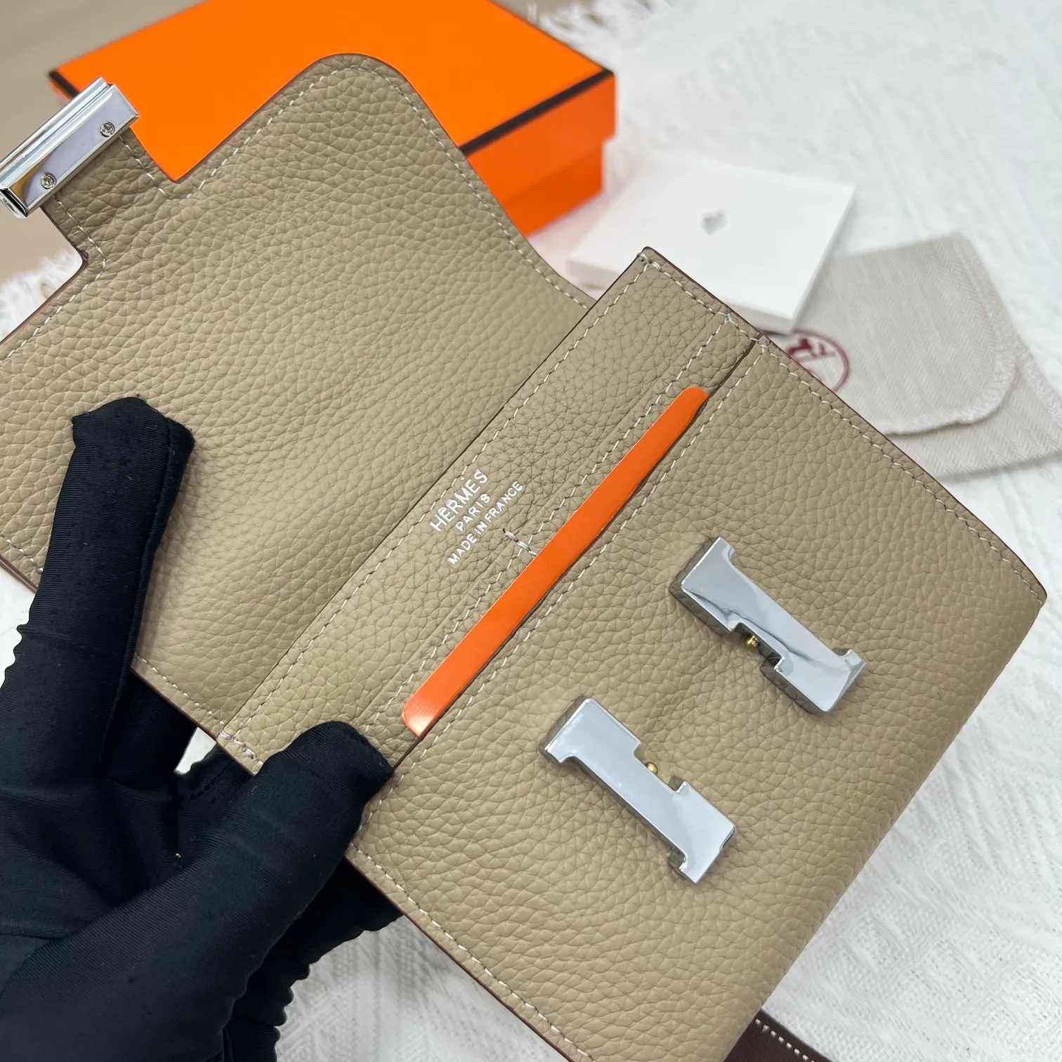 All categories Hermès wallet (Hermès) Hermès 537 pebbled silver buckle