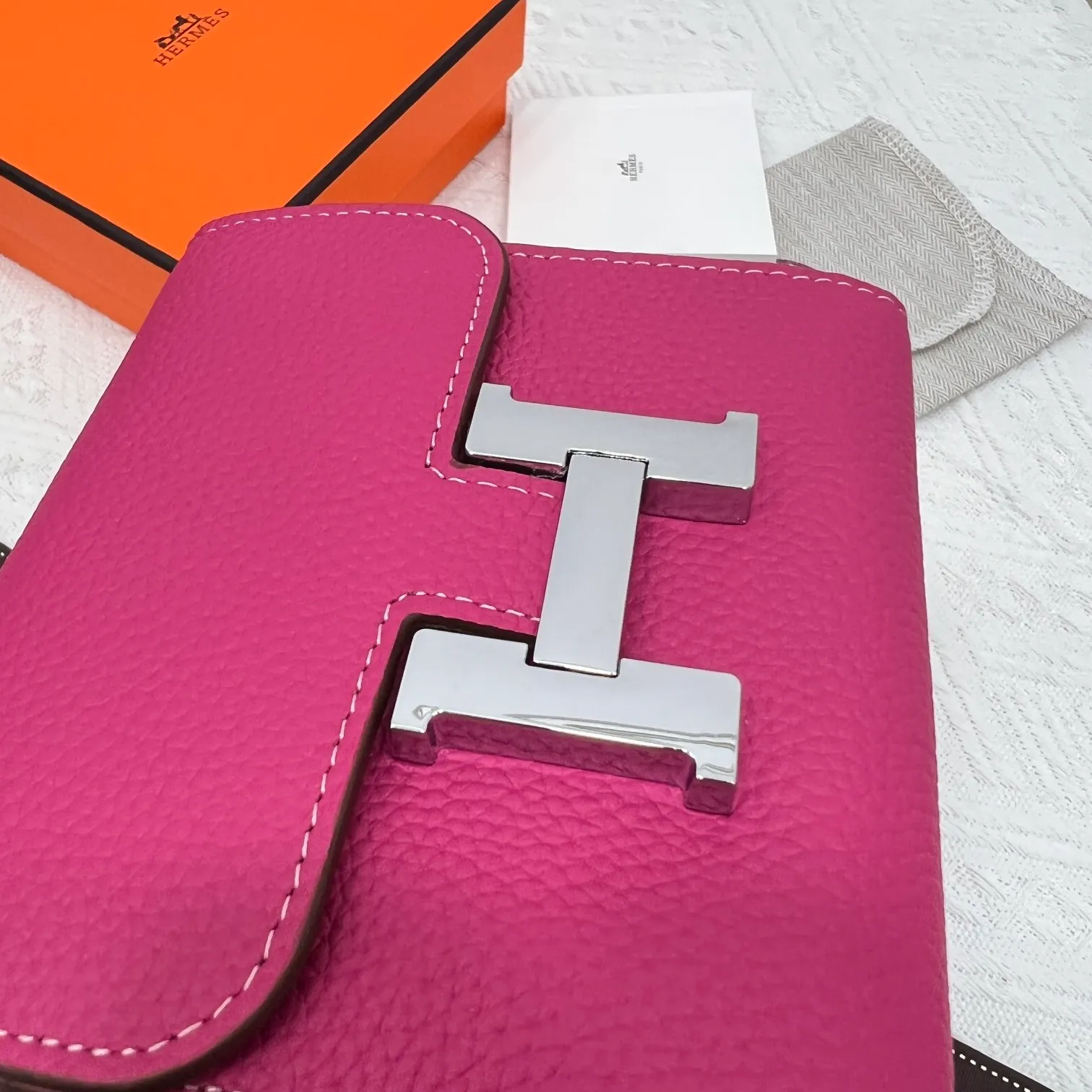 All categories Hermès wallet (Hermès) Hermès 537 pebbled silver buckle
