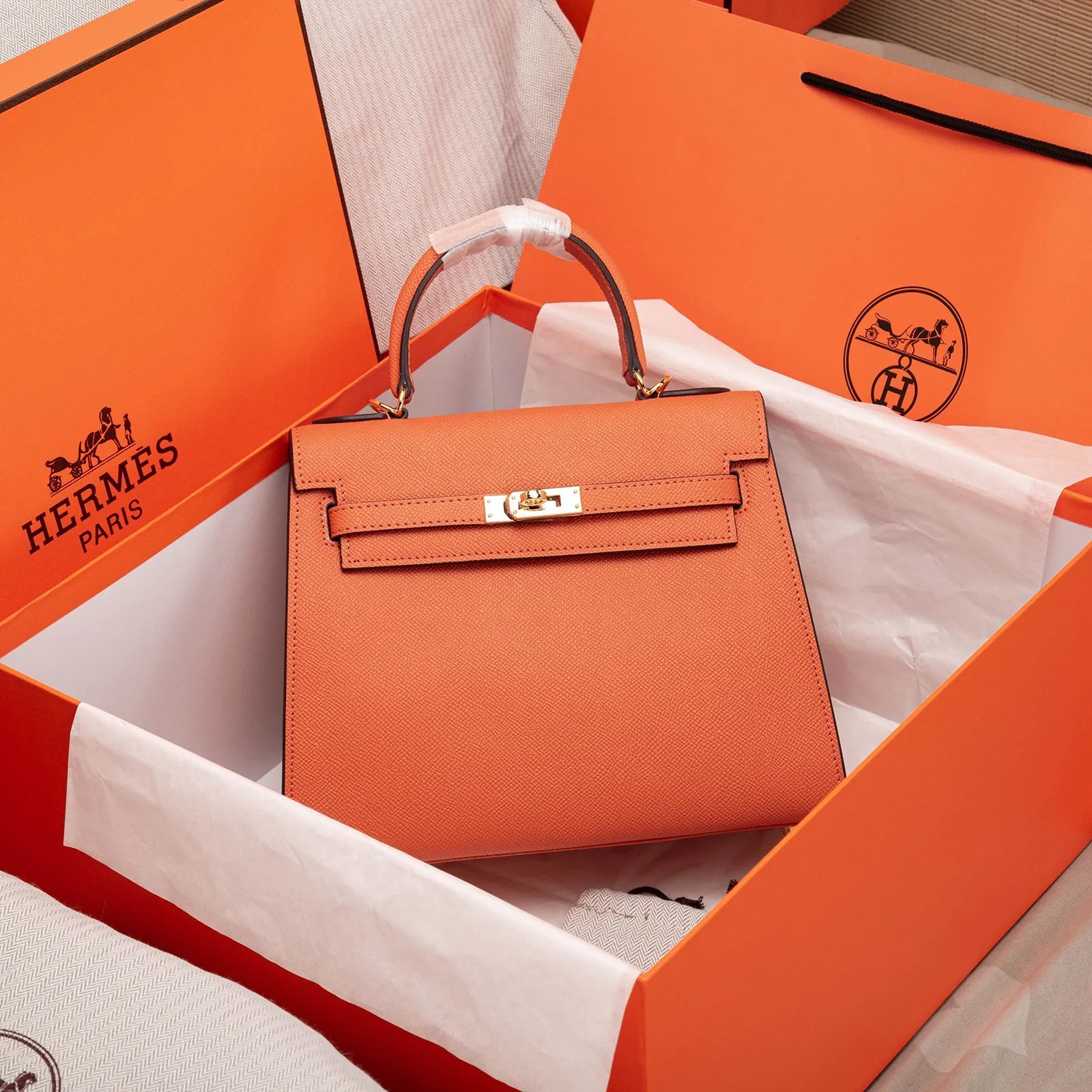 All Categories Official Website "Brand Women's Bags" Women's Bags 💙 Hermes 2022 Official New Hermès Women's Hand-Crossbody Two-Purpose Bag Wholesale Cowhide Palm Print Large Size 58002500 Small Size 58002300 High Quality Size: Large Size 28-22-10CM Small Size 25-17-7CM