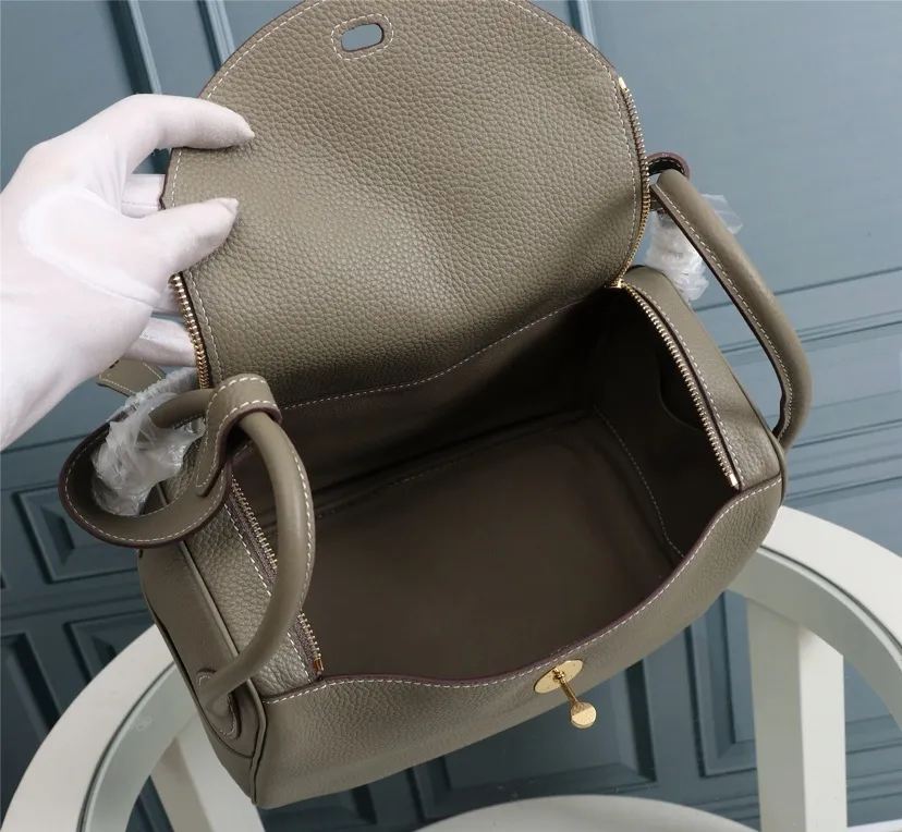 All categories Official website "Brand Women's Bags" Women's Bags 💙 Hermes 2022 official new Hermès lindy bag wholesale small size 58004000 large size 58004200 high quality size: small size 26CM large size 30CM