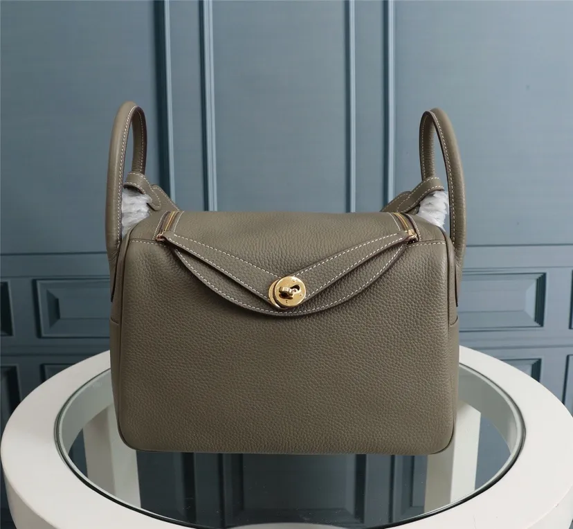 All categories Official website "Brand Women's Bags" Women's Bags 💙 Hermes 2022 official new Hermès lindy bag wholesale small size 58004000 large size 58004200 high quality size: small size 26CM large size 30CM