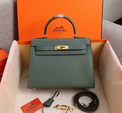 All Categories Official Website "Brand Women's Bags" Women's Bags 💙 Hermes 2022 official new Hermes women's hand-carrying cross-body dual-use bag wholesale cowhide palm print customization Large size 58002500 Medium size 58002300 Small size 58002300 High quality Size: Large size 28-22-10CM Medium size 25-17