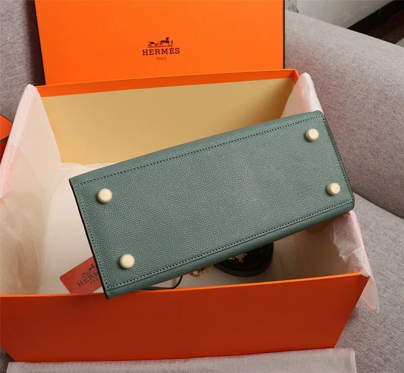 All Categories Official Website "Brand Women's Bags" Women's Bags 💙 Hermes 2022 official new Hermes women's hand-carrying cross-body dual-use bag wholesale cowhide palm print customization Large size 58002500 Medium size 58002300 Small size 58002300 High quality Size: Large size 28-22-10CM Medium size 25-17