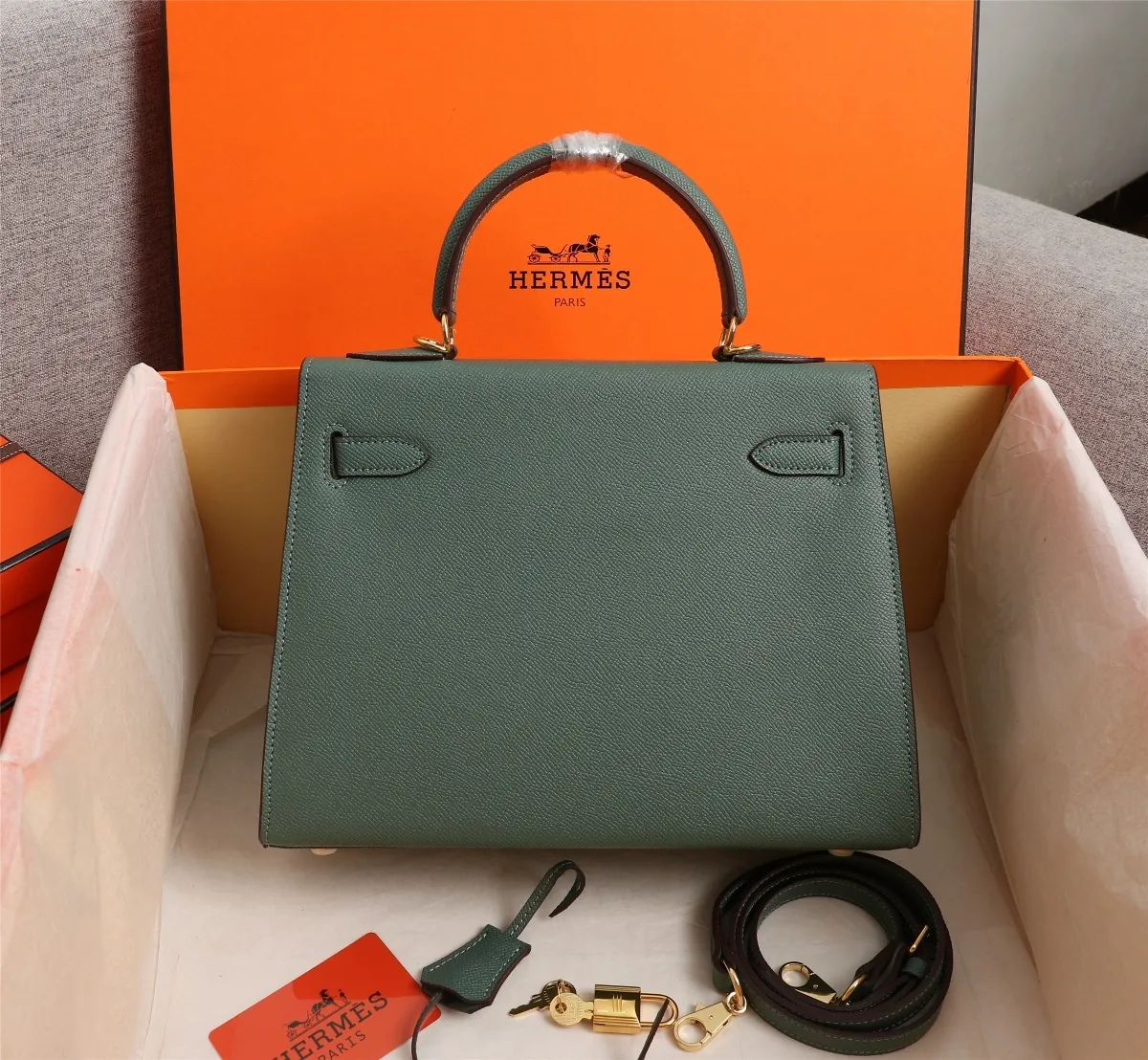 All Categories Official Website "Brand Women's Bags" Women's Bags 💙 Hermes 2022 official new Hermes women's hand-carrying cross-body dual-use bag wholesale cowhide palm print customization Large size 58002500 Medium size 58002300 Small size 58002300 High quality Size: Large size 28-22-10CM Medium size 25-17