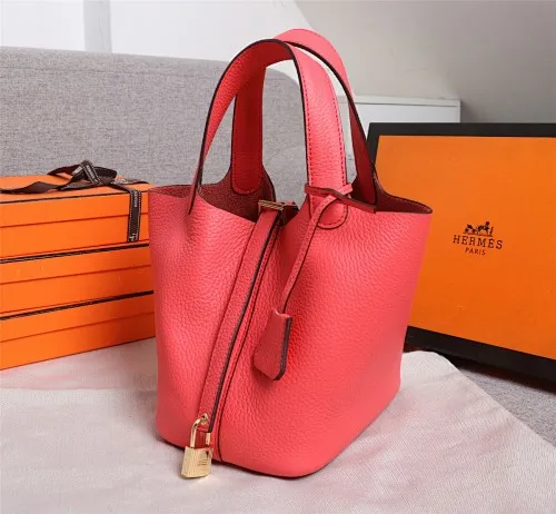 All Categories Official Website "Brand Women's Bags" Women's Bags 💙 Hermes 2022 Official New Hermès Vegetable Basket Women's Hand Crossbody Two-Purpose Bag Wholesale Large Size 58002300 Small Size 58002200 High Quality Size: Large Size 22CM Small Size 18CM