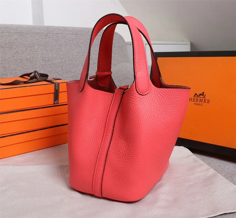 All Categories Official Website "Brand Women's Bags" Women's Bags 💙 Hermes 2022 Official New Hermès Vegetable Basket Women's Hand Crossbody Two-Purpose Bag Wholesale Large Size 58002300 Small Size 58002200 High Quality Size: Large Size 22CM Small Size 18CM