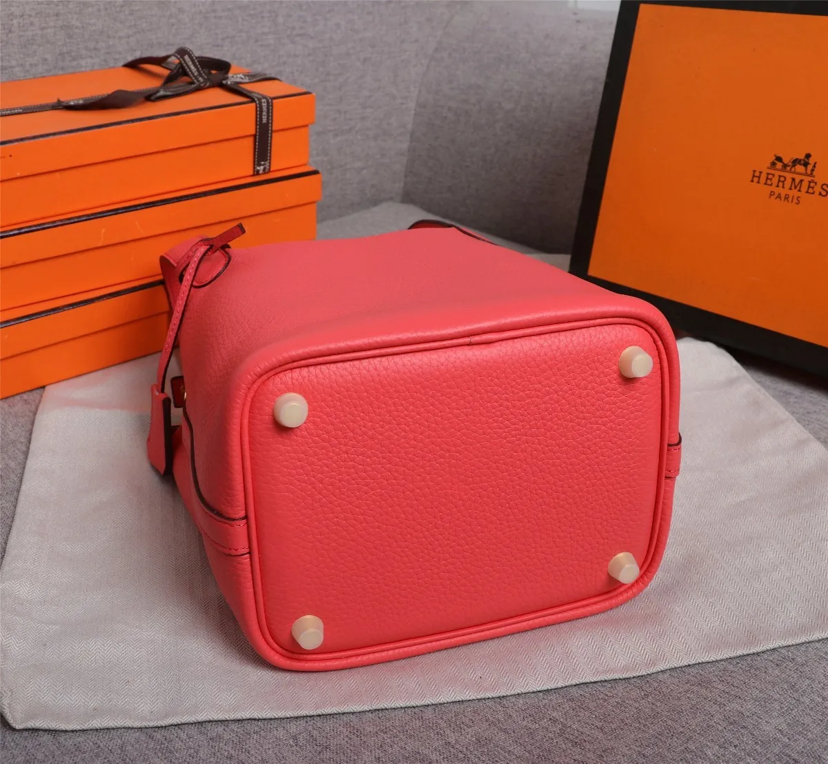 All Categories Official Website "Brand Women's Bags" Women's Bags 💙 Hermes 2022 Official New Hermès Vegetable Basket Women's Hand Crossbody Two-Purpose Bag Wholesale Large Size 58002300 Small Size 58002200 High Quality Size: Large Size 22CM Small Size 18CM