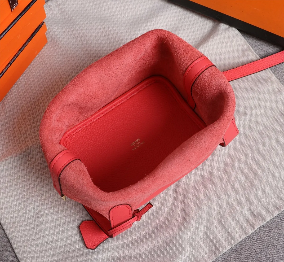 All Categories Official Website "Brand Women's Bags" Women's Bags 💙 Hermes 2022 Official New Hermès Vegetable Basket Women's Hand Crossbody Two-Purpose Bag Wholesale Large Size 58002300 Small Size 58002200 High Quality Size: Large Size 22CM Small Size 18CM