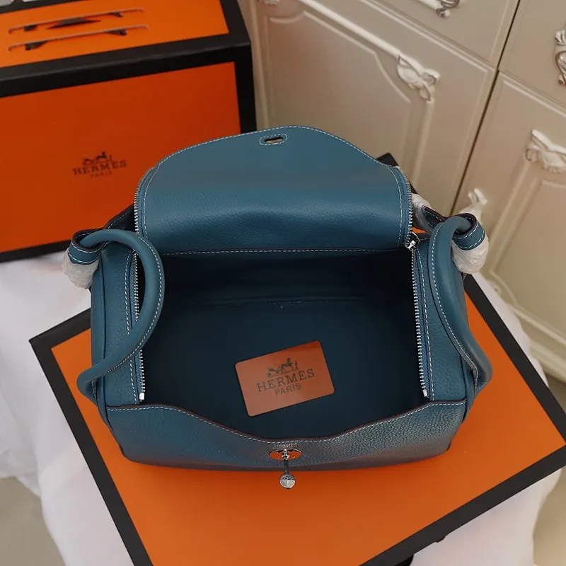 All categories Official website "Brand Women's Bags" Women's Bags 💙 Hermes 2022 official new Hermès lindy bag wholesale small size 58004000 large size 58004200 high quality size: small size 26CM large size 30CM