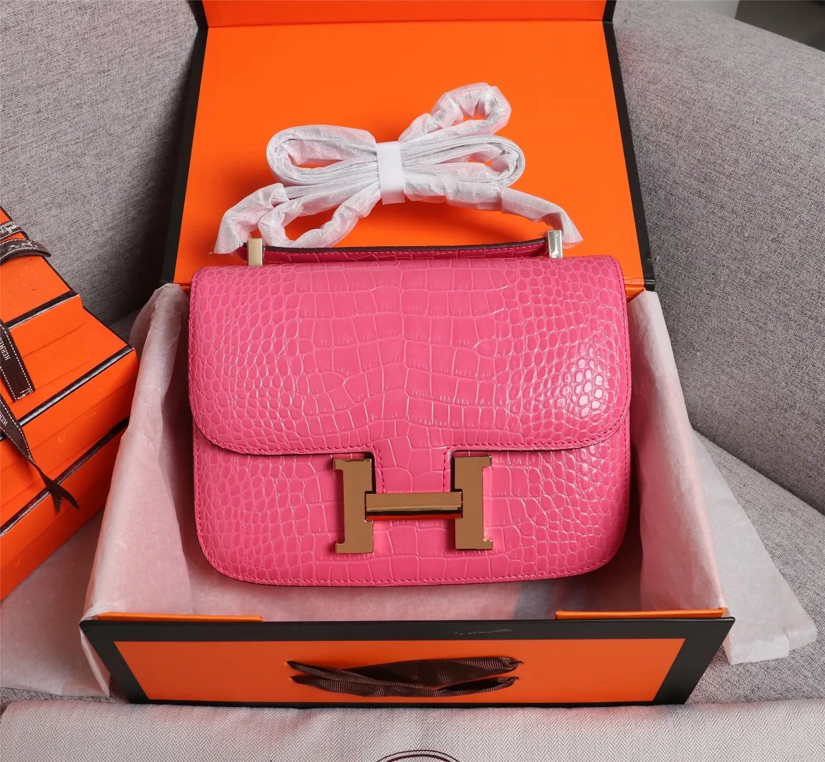 All Categories Official Website "Brand Women's Bags" Women's Bags 💙 Hermes Hermès Made in France - Constance stewardess bag ☣️Crocodile pattern pure steel plated hardware buckle Genuine leather source super good feel Accessories stainless steel laser logo perfect flip arc and three-dimensional sense High-end pure handmade customization 🔮Quality recommendation ‼ ️Size: 23-6-17