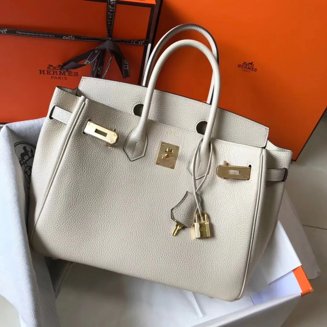 All Categories Official Website "Brand Women's Bags" Women's Bags 💙 Hermes (Platinum original single, new background) Hermès pebbled pattern 30cm 58003800 35cm 58004000 Imported first-layer calfskin 🏼No matter how small the details are, you can see them at a glance🏻Steel hardware, never fade🏻️➰We let the details speak for themselves