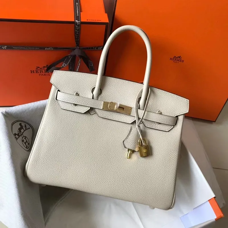 All Categories Official Website "Brand Women's Bags" Women's Bags 💙 Hermes (Platinum original single, new background) Hermès pebbled pattern 30cm 58003800 35cm 58004000 Imported first-layer calfskin 🏼No matter how small the details are, you can see them at a glance🏻Steel hardware, never fade🏻️➰We let the details speak for themselves