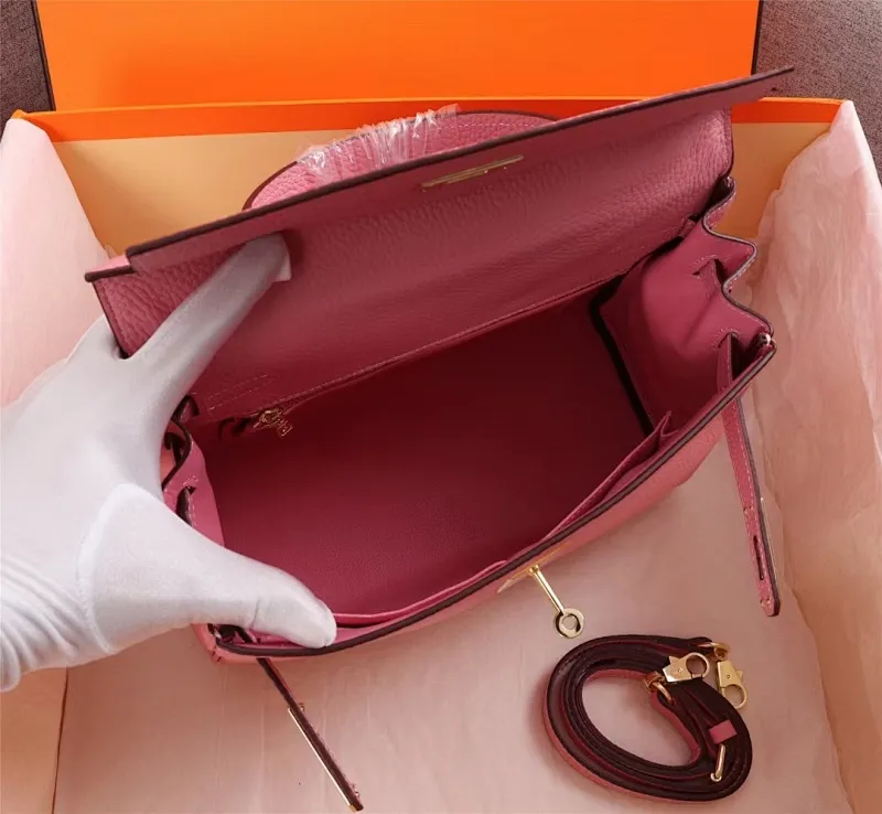 All Categories Official Website "Brand Women's Bags" Women's Bags 💙 Hermes Kelly Original Princess Bag (exclusive factory code) three sizes in stock. 25cm 58002700 28cm 58002900 32cm 58003200 Top configuration, original factory workmanship, original hardware, guaranteed to never fade, original calf leather outer
