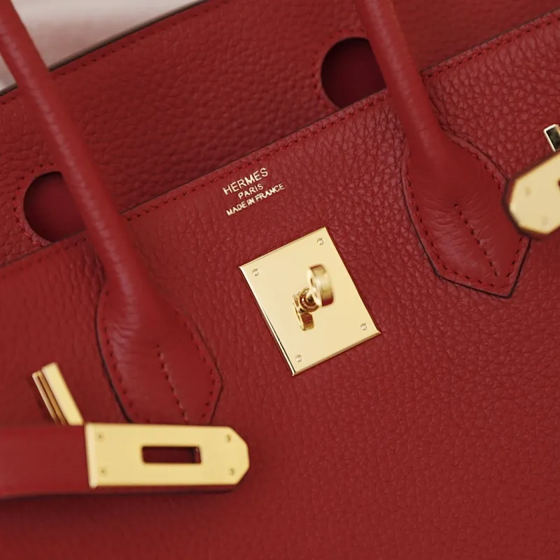 All Categories Official Website "Brand Women's Bags" Women's Bags 💙 Hermes (Platinum original single, new background) Hermès pebbled pattern 30cm 58003800 35cm 58004000 Imported first-layer calfskin 🏼No matter how small the details are, you can see them at a glance🏻Steel hardware, never fade🏻️➰We let the details speak for themselves