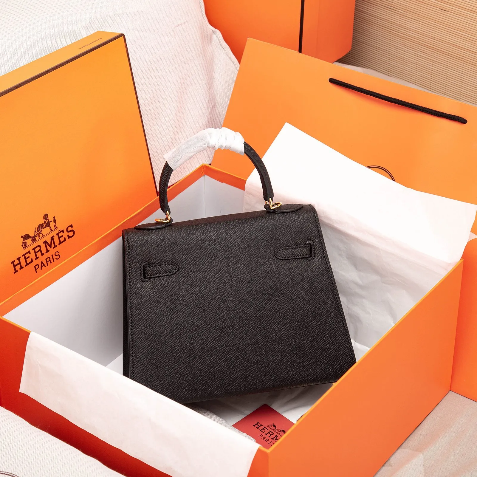 All Categories Official Website "Brand Women's Bags" Women's Bags 💙 Hermes 2022 Official New Hermès Women's Hand-Crossbody Two-Purpose Bag Wholesale Cowhide Palm Print Large Size 58002500 Small Size 58002300 High Quality Size: Large Size 28-22-10CM Small Size 25-17-7CM