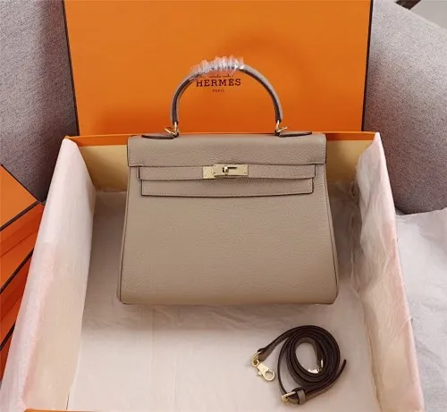 All Categories Official Website "Brand Women's Bags" Women's Bags 💙 Hermes Kelly Original Princess Bag (exclusive factory code) three sizes in stock. 25cm 58002700 28cm 58002900 32cm 58003200 Top configuration, original factory workmanship, original hardware, guaranteed to never fade, original calf leather outer
