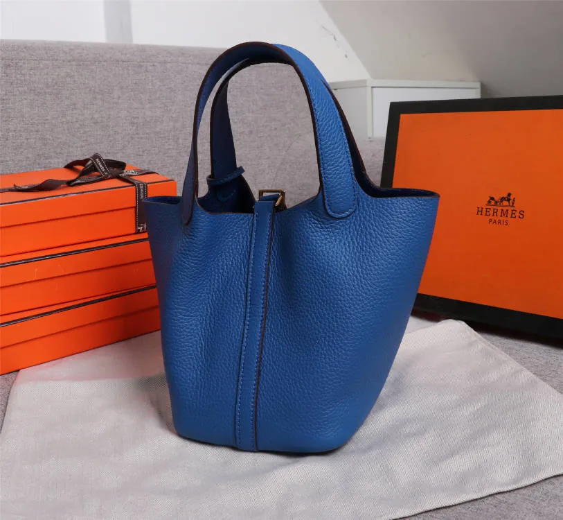 All Categories Official Website "Brand Women's Bags" Women's Bags 💙 Hermes 2022 Official New Hermès Vegetable Basket Women's Hand Crossbody Two-Purpose Bag Wholesale Large Size 58002300 Small Size 58002200 High Quality Size: Large Size 22CM Small Size 18CM