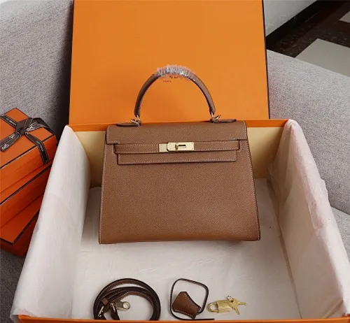 All Categories Official Website "Brand Women's Bags" Women's Bags 💙 Hermes 2022 official new Hermes women's hand-carrying cross-body dual-use bag wholesale cowhide palm print customization Large size 58002500 Medium size 58002300 Small size 58002300 High quality Size: Large size 28-22-10CM Medium size 25-17