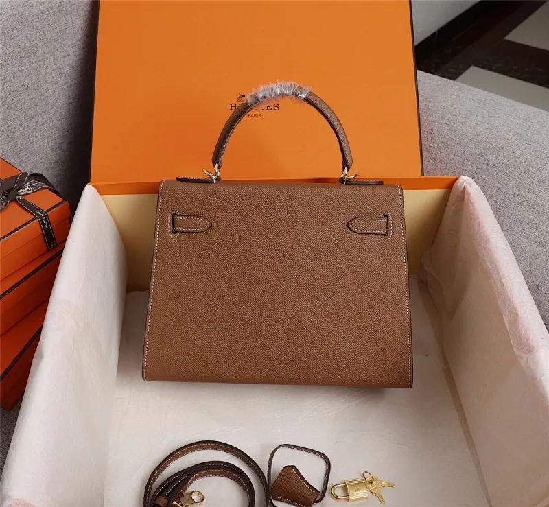 All Categories Official Website "Brand Women's Bags" Women's Bags 💙 Hermes 2022 official new Hermes women's hand-carrying cross-body dual-use bag wholesale cowhide palm print customization Large size 58002500 Medium size 58002300 Small size 58002300 High quality Size: Large size 28-22-10CM Medium size 25-17