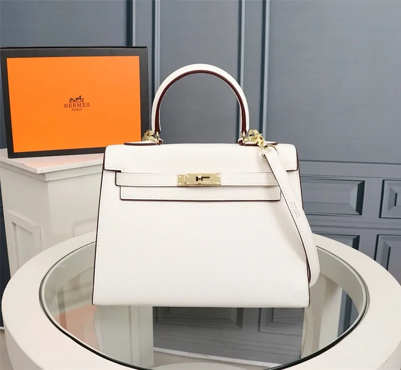 All Categories Official Website "Brand Women's Bags" Women's Bags 💙 Hermes 2022 official new Hermes women's hand-carrying cross-body dual-use bag wholesale cowhide palm print customization Large size 58002500 Medium size 58002300 Small size 58002300 High quality Size: Large size 28-22-10CM Medium size 25-17