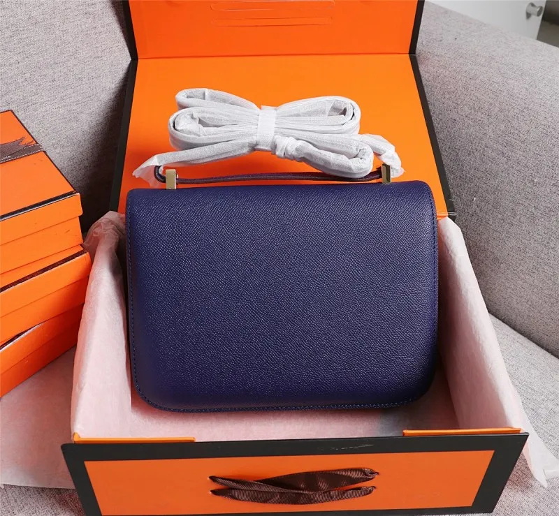 All categories Official website "Brand Women's Bags" Women's bags 💙 Hermes Hermès Made in France Large size 58002800 Small size 58002600 constance stewardess bag ☣️Genuine epsom leather pure steel silver-plated buckle Genuine leather source super good feel Accessories stainless steel laser logo perfect flip arc and three-dimensionality