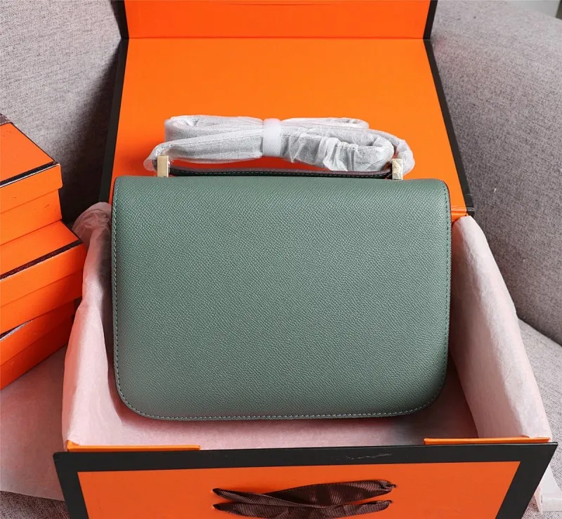 All categories Official website "Brand Women's Bags" Women's Bags 💙 Hermes 2022 Official New Hermès Women's Crossbody Bag Wholesale Genuine Epsom leather Pure steel silver-plated buckle Large size 58002500 Small size 58002300 High quality Size: Large size 22-6-17CM Small size 19-5-14.5CM