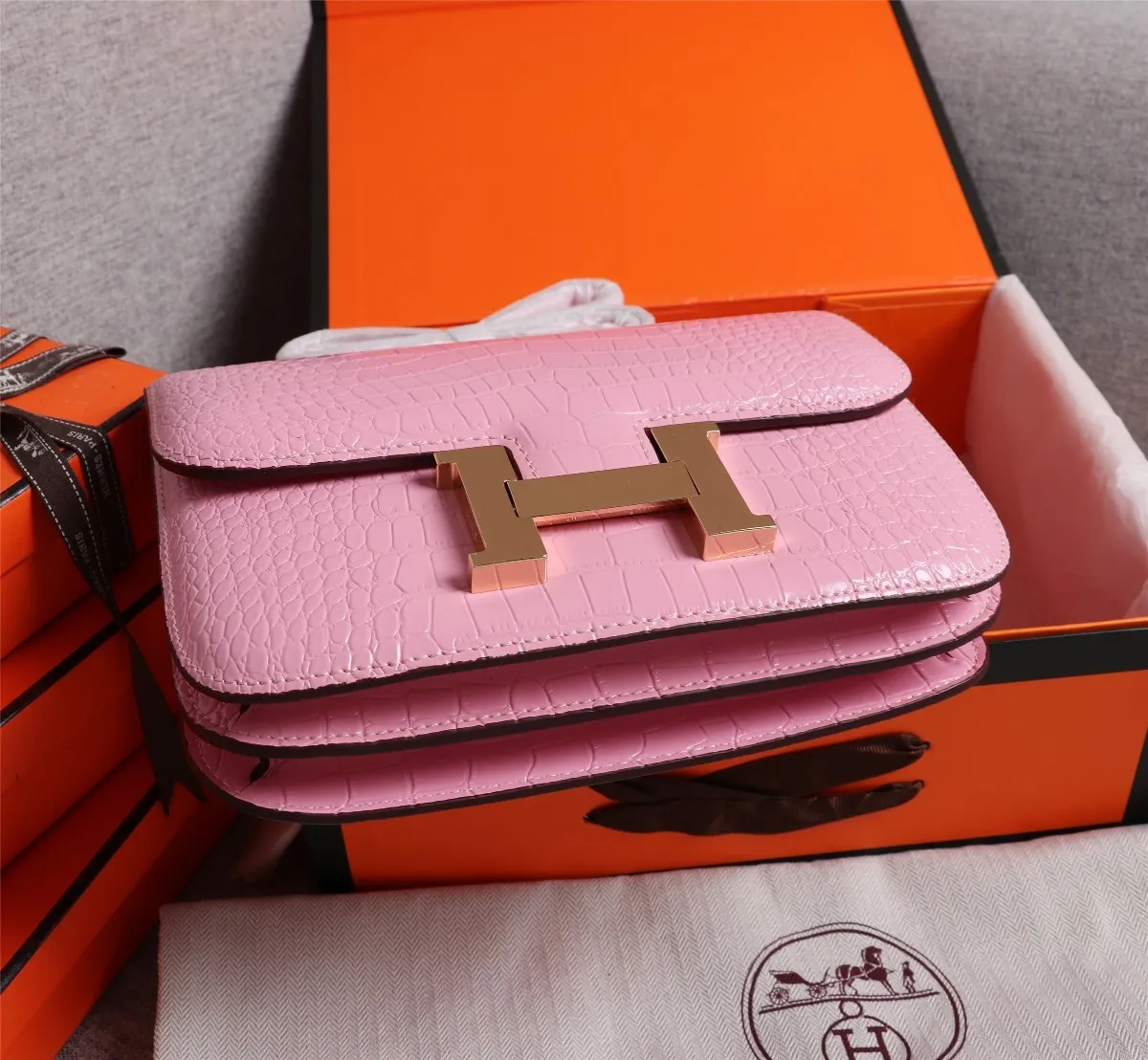 All Categories Official Website "Brand Women's Bags" Women's Bags 💙 Hermes Hermès Made in France - Constance stewardess bag ☣️Crocodile pattern pure steel plated hardware buckle Genuine leather source super good feel Accessories stainless steel laser logo perfect flip arc and three-dimensional sense High-end pure handmade customization 🔮Quality recommendation ‼ ️Size: 23-6-17