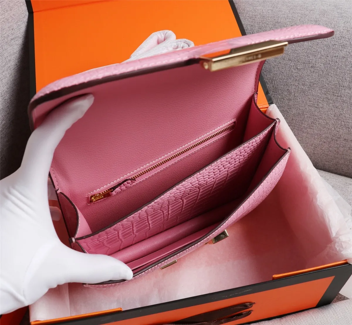 All Categories Official Website "Brand Women's Bags" Women's Bags 💙 Hermes Hermès Made in France - Constance stewardess bag ☣️Crocodile pattern pure steel plated hardware buckle Genuine leather source super good feel Accessories stainless steel laser logo perfect flip arc and three-dimensional sense High-end pure handmade customization 🔮Quality recommendation ‼ ️Size: 23-6-17