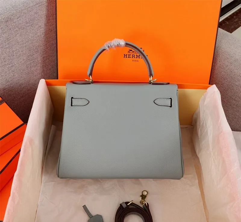 All Categories Official Website "Brand Women's Bags" Women's Bags 💙 Hermes Kelly Original Princess Bag (exclusive factory code) three sizes in stock. 25cm 58002700 28cm 58002900 32cm 58003200 Top configuration, original factory workmanship, original hardware, guaranteed to never fade, original calf leather outer