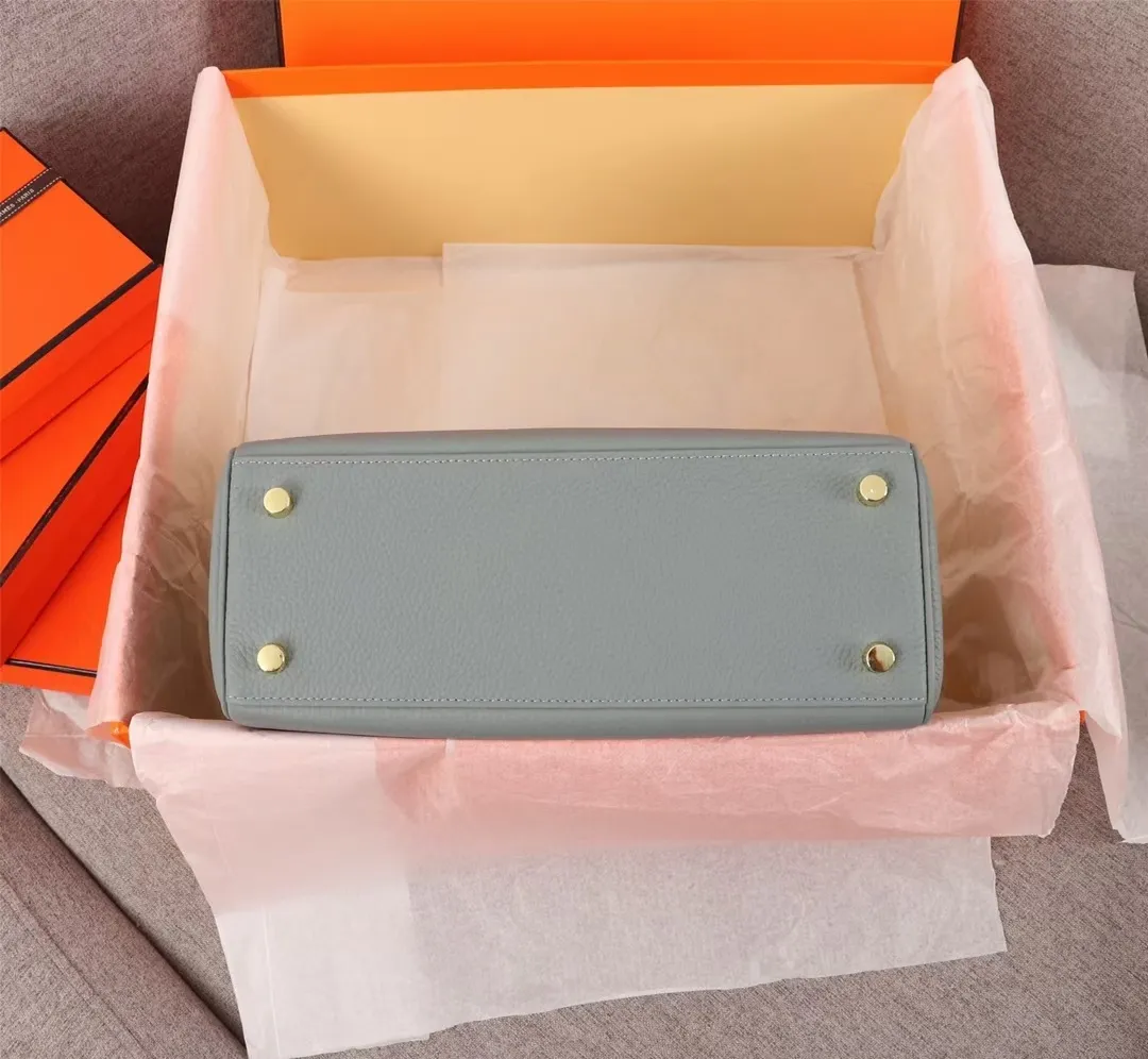 All Categories Official Website "Brand Women's Bags" Women's Bags 💙 Hermes Kelly Original Princess Bag (exclusive factory code) three sizes in stock. 25cm 58002700 28cm 58002900 32cm 58003200 Top configuration, original factory workmanship, original hardware, guaranteed to never fade, original calf leather outer