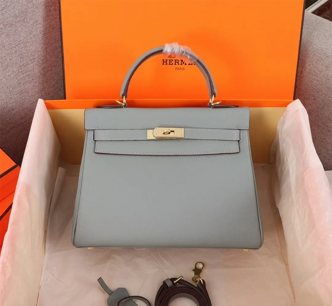 All Categories Official Website "Brand Women's Bags" Women's Bags 💙 Hermes Kelly Original Princess Bag (exclusive factory code) three sizes in stock. 25cm 58002700 28cm 58002900 32cm 58003200 Top configuration, original factory workmanship, original hardware, guaranteed to never fade, original calf leather outer