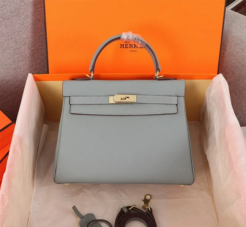 All Categories Official Website "Brand Women's Bags" Women's Bags 💙 Hermes Kelly Original Princess Bag (exclusive factory code) three sizes in stock. 25cm 58002700 28cm 58002900 32cm 58003200 Top configuration, original factory workmanship, original hardware, guaranteed to never fade, original calf leather outer