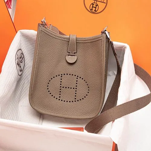 All categories Official website "Brand Women's Bags" Women's Bags 💙 Hermes 2022 official new Hermes evelyne mini bag wholesale imported cowhide 58002300 high quality size: 17CM