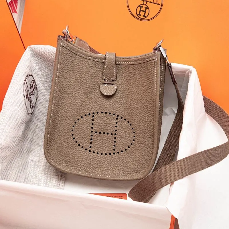 All categories Official website "Brand Women's Bags" Women's Bags 💙 Hermes 2022 official new Hermes evelyne mini bag wholesale imported cowhide 58002300 high quality size: 17CM