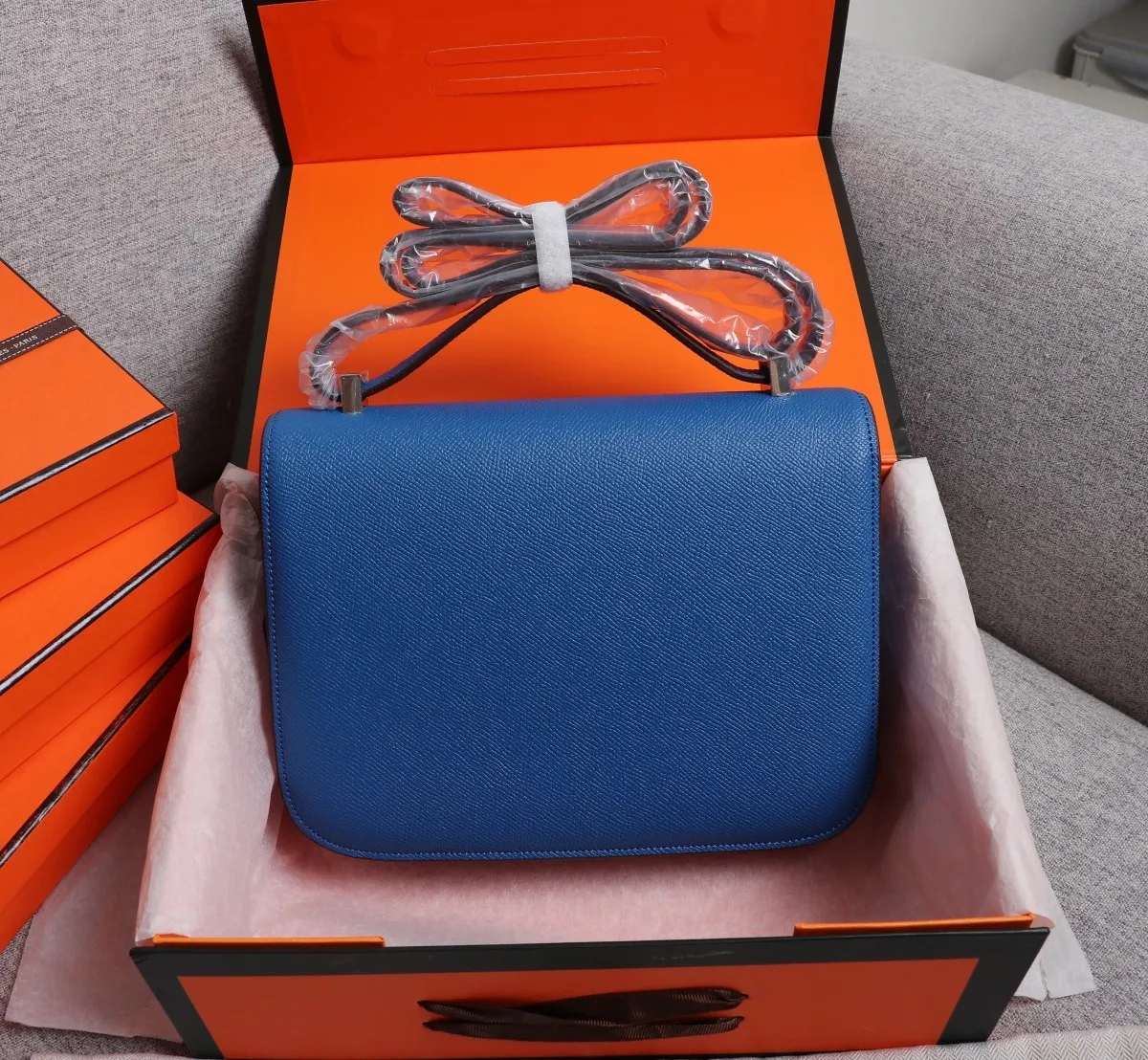 All categories Official website "Brand Women's Bags" Women's bags 💙 Hermes Hermès Made in France Large size 58002800 Small size 58002600 constance stewardess bag ☣️Genuine epsom leather pure steel silver-plated buckle Genuine leather source super good feel Accessories stainless steel laser logo perfect flip arc and three-dimensionality