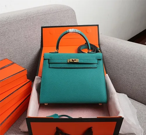 All Categories Official Website "Brand Women's Bags" Women's Bags 💙 Hermes 2022 official new Hermes women's hand-carrying cross-body dual-use bag wholesale cowhide palm print customization Large size 58002500 Medium size 58002300 Small size 58002300 High quality Size: Large size 28-22-10CM Medium size 25-17