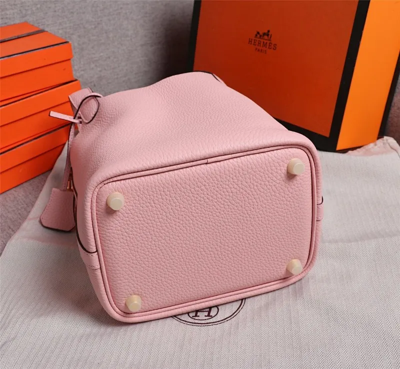 All Categories Official Website "Brand Women's Bags" Women's Bags 💙 Hermes 2022 Official New Hermès Vegetable Basket Women's Hand Crossbody Two-Purpose Bag Wholesale Large Size 58002300 Small Size 58002200 High Quality Size: Large Size 22CM Small Size 18CM