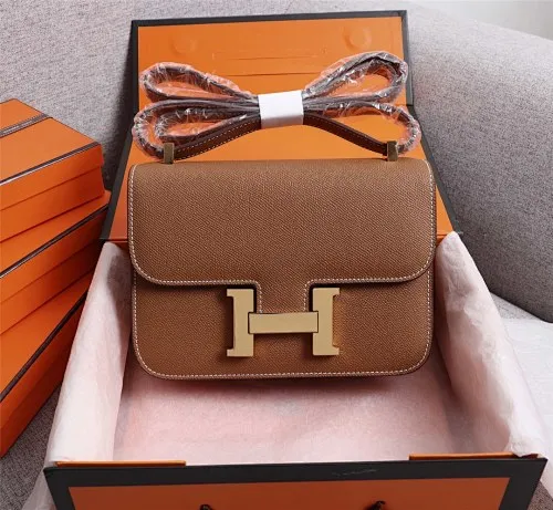 All categories Official website "Brand Women's Bags" Women's bags 💙 Hermes Hermès Made in France Large size 58002800 Small size 58002600 constance stewardess bag ☣️Genuine epsom leather pure steel silver-plated buckle Genuine leather source super good feel Accessories stainless steel laser logo perfect flip arc and three-dimensionality