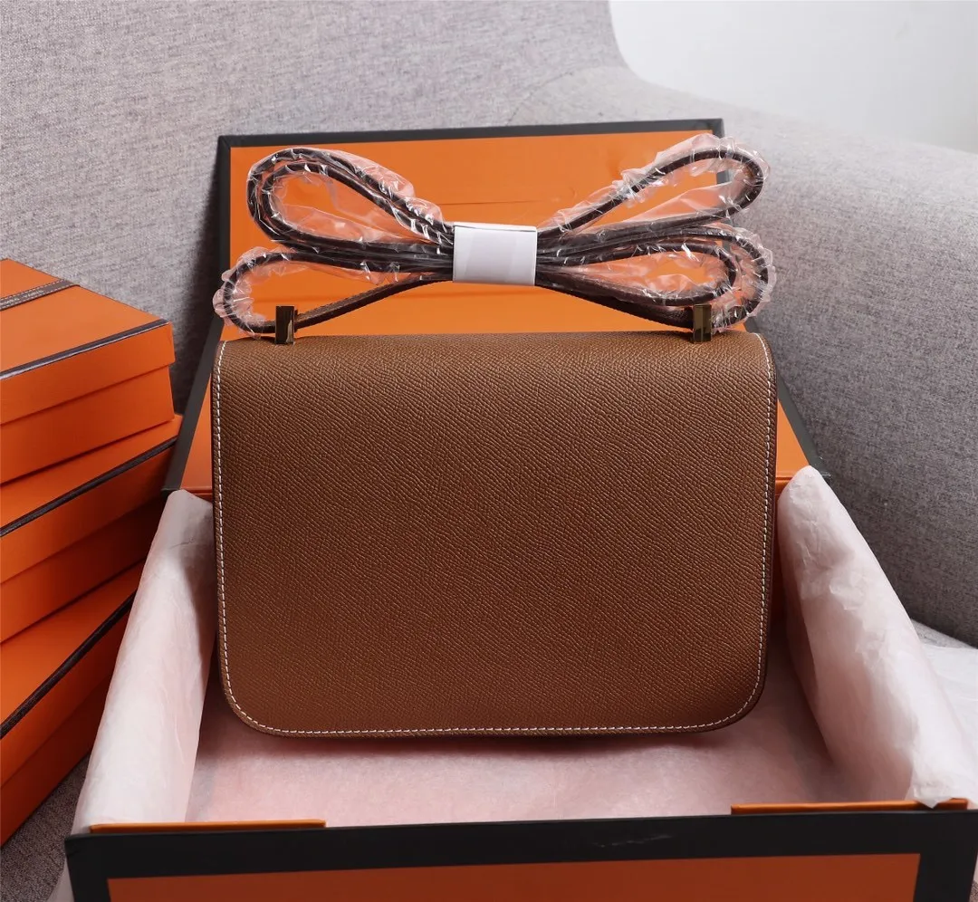 All categories Official website "Brand Women's Bags" Women's bags 💙 Hermes Hermès Made in France Large size 58002800 Small size 58002600 constance stewardess bag ☣️Genuine epsom leather pure steel silver-plated buckle Genuine leather source super good feel Accessories stainless steel laser logo perfect flip arc and three-dimensionality