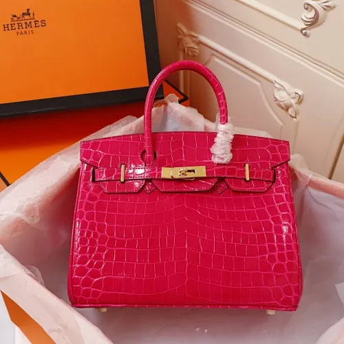All Categories Official Website "Brand Women's Bags" Women's Bags 💙 Hermes (original order, new background) Hermes H Birkin glossy crocodile CK67 Vert Fonce 30cm 58004500 35cm 58004700 The most beautiful and classic high-gloss crocodile pattern among the favorites! Unique texture, pure steel