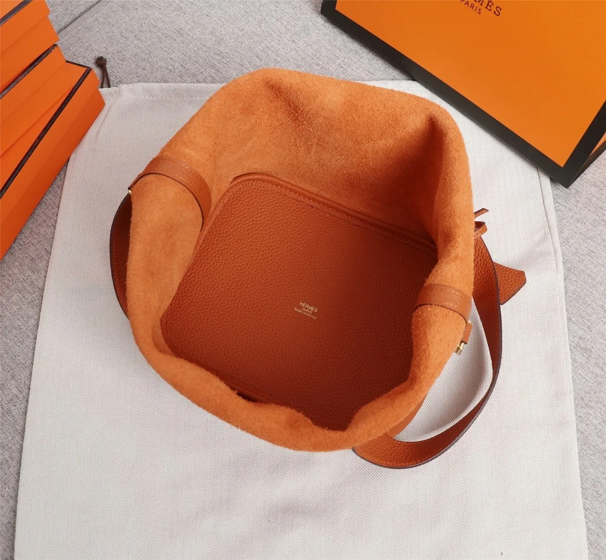 All Categories Official Website "Brand Women's Bags" Women's Bags 💙 Hermes Small Size 58002400 Large Size 58002600 We are all repeat customers. If you can only bring one bag when traveling, it must be the Hermès vegetable basket picotin... Reason: ️The bag shape is casual and elegant, and it can be easily matched with many clothes worn when traveling.