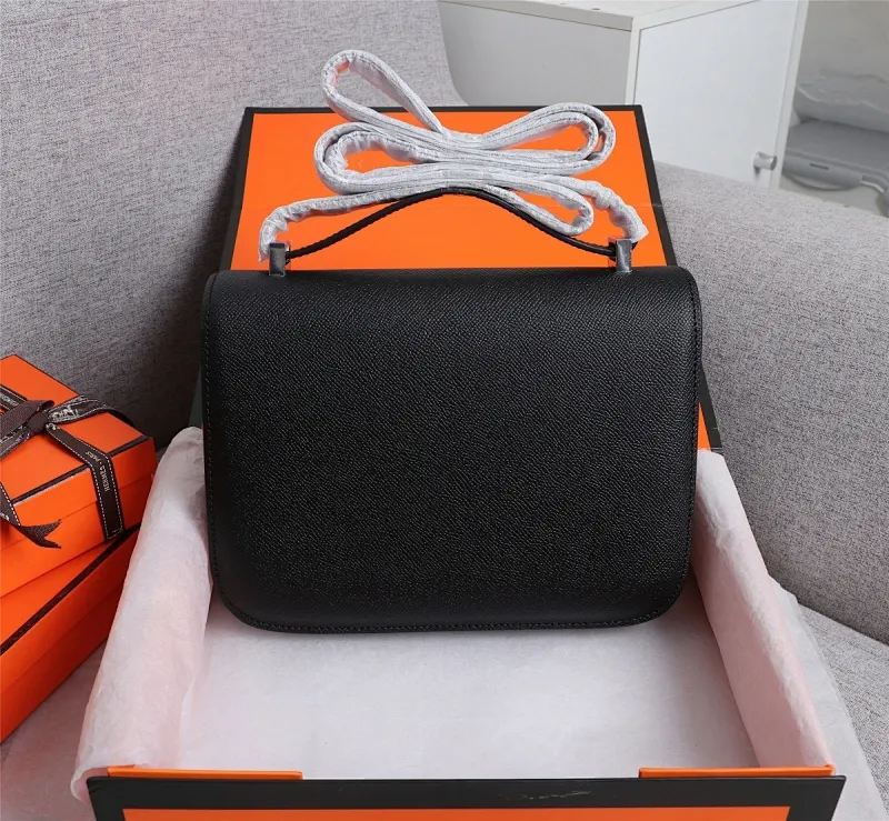 All categories Official website "Brand Women's Bags" Women's bags 💙 Hermes Hermès Made in France Large size 58002800 Small size 58002600 constance stewardess bag ☣️Genuine epsom leather pure steel silver-plated buckle Genuine leather source super good feel Accessories stainless steel laser logo perfect flip arc and three-dimensionality