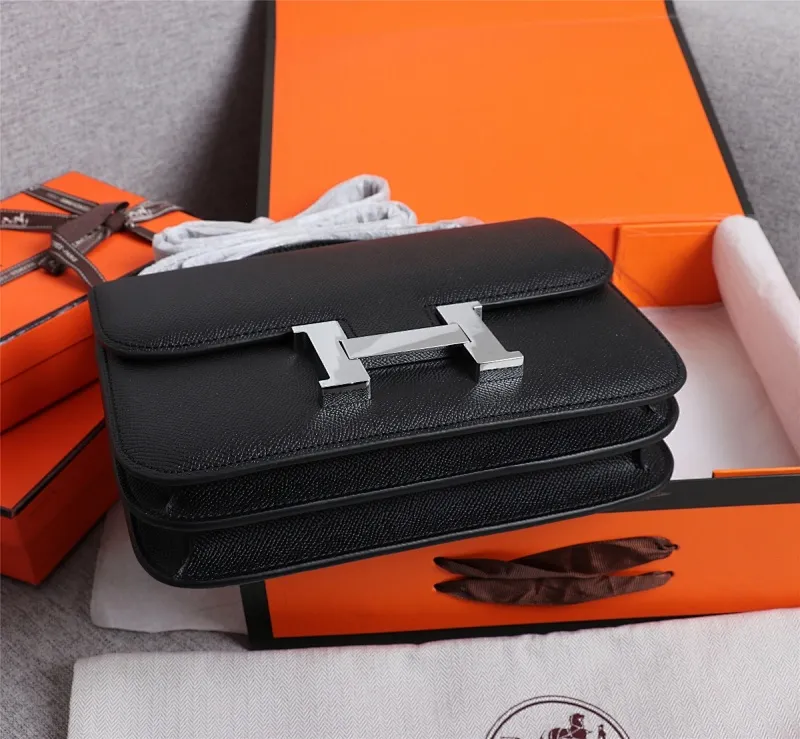 All categories Official website "Brand Women's Bags" Women's bags 💙 Hermes Hermès Made in France Large size 58002800 Small size 58002600 constance stewardess bag ☣️Genuine epsom leather pure steel silver-plated buckle Genuine leather source super good feel Accessories stainless steel laser logo perfect flip arc and three-dimensionality