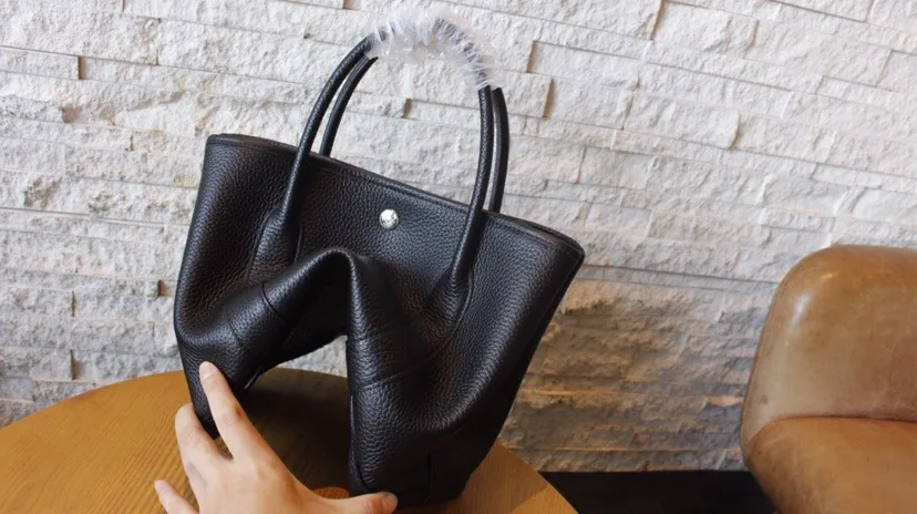 All categories Official website "Brand Women's Bags" Women's Bags 💙 Hermes 2022 Official New Hermès Cowhide Handbag Wholesale Small size 58003300 Large size 58003500 High quality Size: Small size 31-20-15CM Large size 36-24-17CM