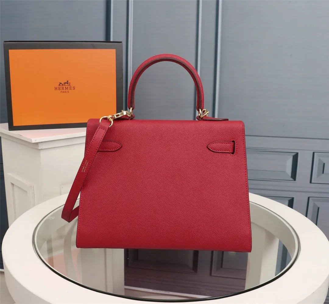All Categories Official Website "Brand Women's Bags" Women's Bags 💙 Hermes 2022 official new Hermes women's hand-carrying cross-body dual-use bag wholesale cowhide palm print customization Large size 58002500 Medium size 58002300 Small size 58002300 High quality Size: Large size 28-22-10CM Medium size 25-17