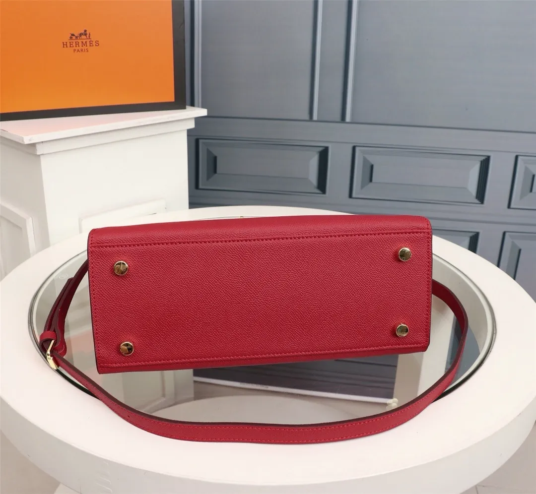 All Categories Official Website "Brand Women's Bags" Women's Bags 💙 Hermes 2022 official new Hermes women's hand-carrying cross-body dual-use bag wholesale cowhide palm print customization Large size 58002500 Medium size 58002300 Small size 58002300 High quality Size: Large size 28-22-10CM Medium size 25-17