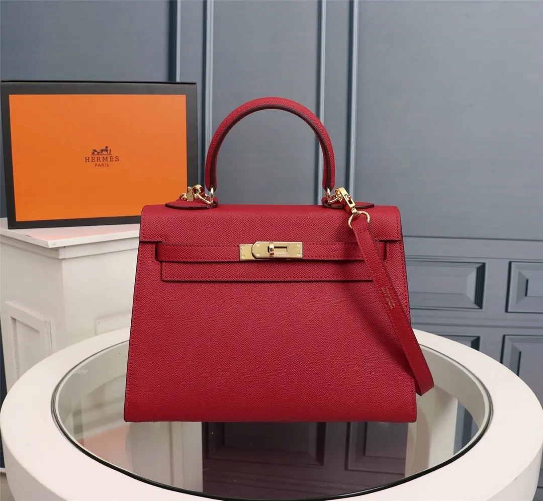 All Categories Official Website "Brand Women's Bags" Women's Bags 💙 Hermes 2022 official new Hermes women's hand-carrying cross-body dual-use bag wholesale cowhide palm print customization Large size 58002500 Medium size 58002300 Small size 58002300 High quality Size: Large size 28-22-10CM Medium size 25-17