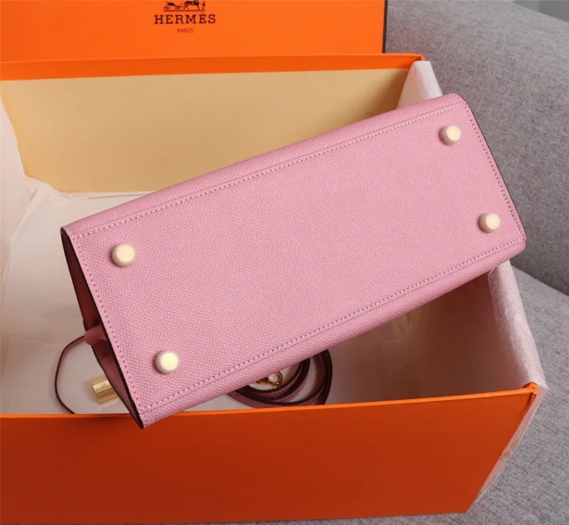 All Categories Official Website "Brand Women's Bags" Women's Bags 💙 Hermes 2022 official new Hermes women's hand-carrying cross-body dual-use bag wholesale cowhide palm print customization Large size 58002500 Medium size 58002300 Small size 58002300 High quality Size: Large size 28-22-10CM Medium size 25-17